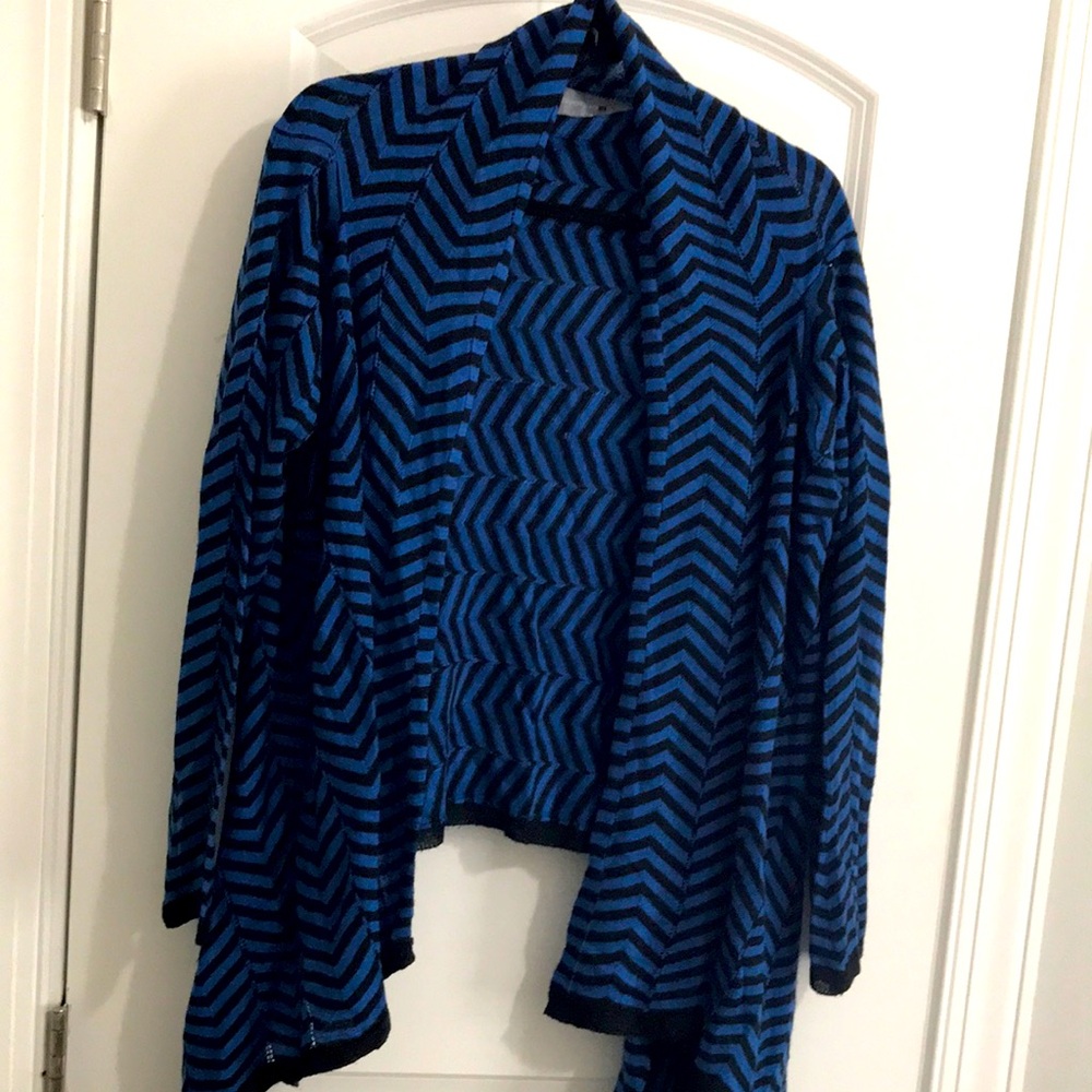 Chevron Patterned Blue and Black Women's shawl Sweater